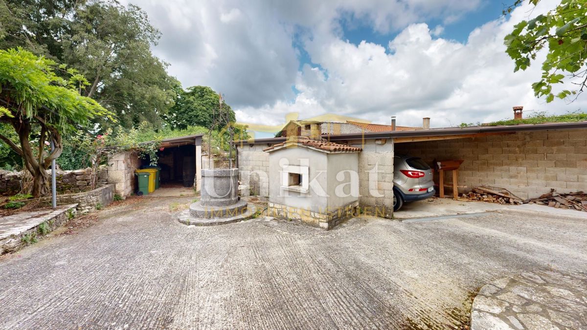 Prenovljena kamnita hiša